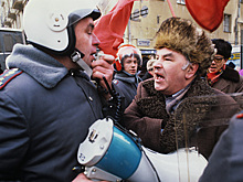 «Это не мягкотелый Горбачев» 30 лет назад ветераны вышли на митинг против Ельцина. ОМОН ответил дубинками
