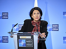 Правящая партия Грузии проводит импичмент президента за ее поездки в ЕС