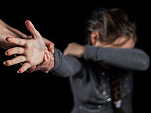 Отчим изнасиловал 13-летнюю падчерицу и покончил с собой