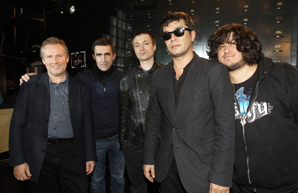 Вячеслав Бутусов, музыканты группы «Ю-Питер» Сергей Вырвич, Георгий Каспарян, Евгений Кулаков и поэт Александр Логинов