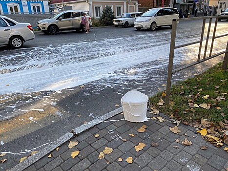 В Анапе оштрафован водитель, разливший краску на дорогу