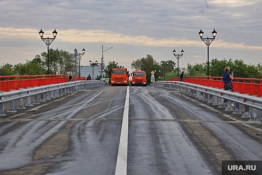 Курганский губернатор открыл мост, который раньше называл неопрятным