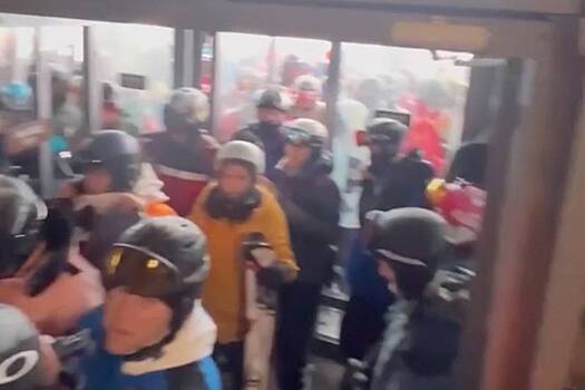 Давка на горнолыжном курорте Сочи после закрытия спусков попала на видео