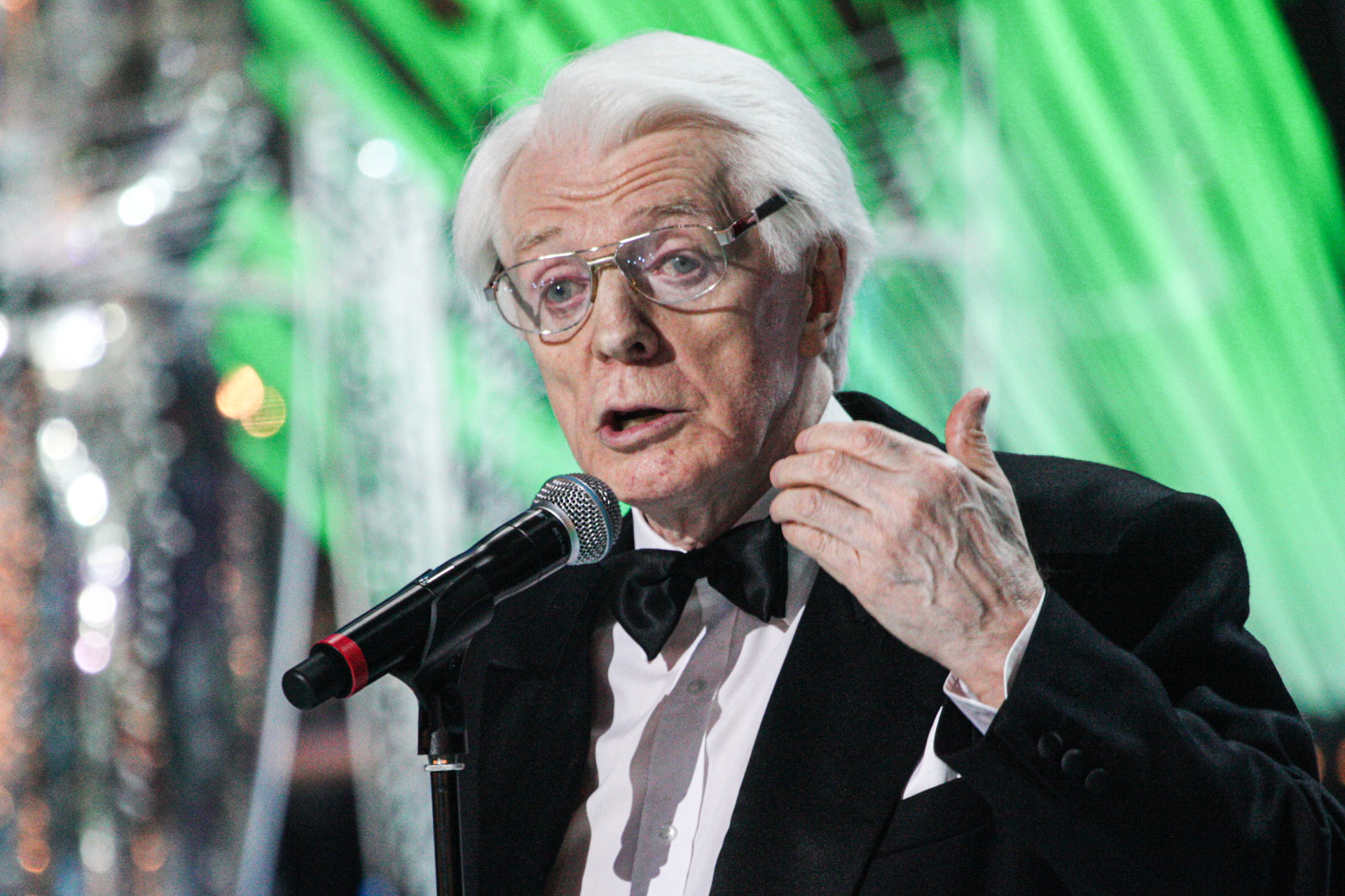 Олег Стриженов