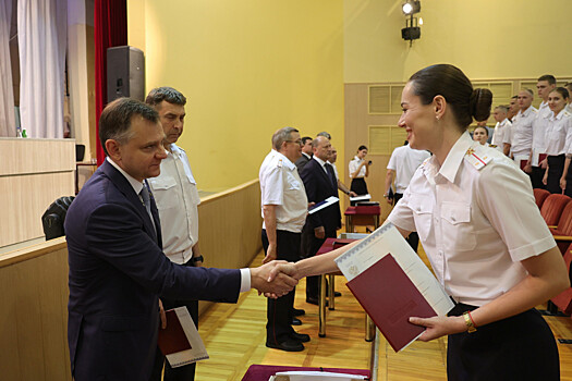 Юрий Слюсарь выступил перед выпускниками Ростовского юридического института