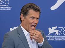 В сети возмутились фигурой 56-летнего актера на полуголом фото