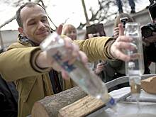 В России решили сэкономить на борьбе с нелегальным алкоголем