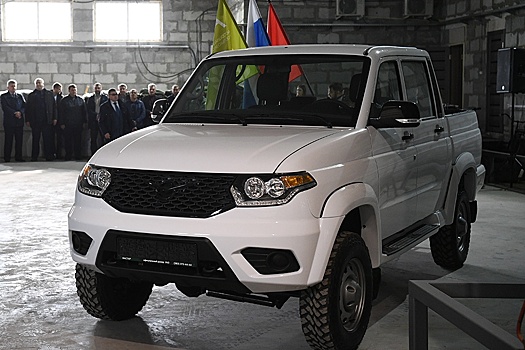 Автомобили УАЗ "Патриот" получают броню, "мангалы" и средства РЭБ