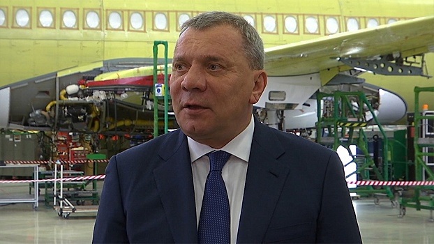 Борисов посетил завод, где собирают самолеты Sukhoi Superjet