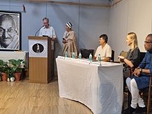 Нижегородский художник Игорь Пшеницын передал портрет Махатмы Ганди музею в Нью-Дели