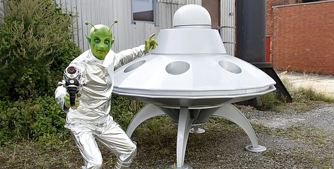 По мотивам штурма «Зоны 51» выпустили порно с пришельцем