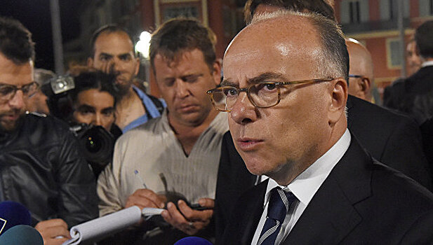 Глава МВД Франции отверг обвинения против его ведомства