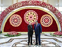 Путин подарил Рахмону картину "Таджикские друзья"