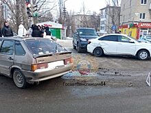 В тройном ДТП в Саратове покалечилась женщина на «Весте»