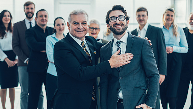 Опасная связь: как стать любимчиком шефа и не испортить карьеру