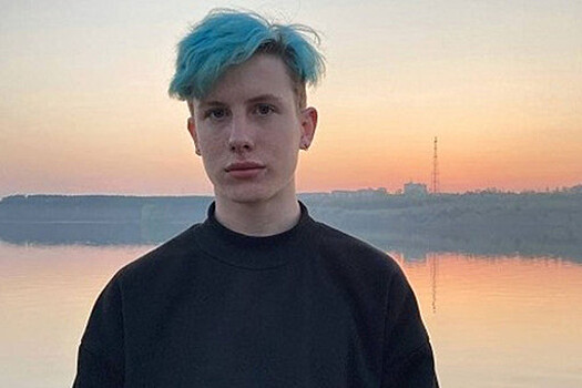 На Урале власти проверят занижение оценки студенту из-за цветных волос