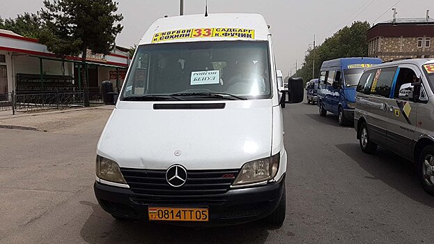 В Душанбе водитель маршрутки бесплатно возит жителей по случаю Рамазана