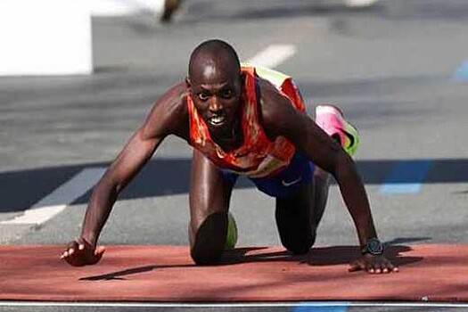 Кенийский марафонец завершил марафон ползком
