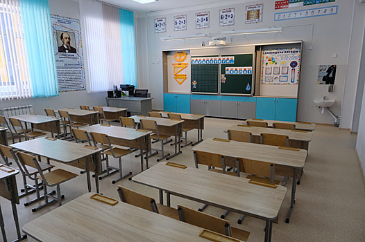 Школьникам Новосибирска разрешили не ходить на занятия