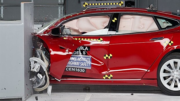 Tesla Model S и BMW i3 не смогли получить высший балл за краш-тест