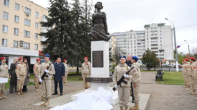 В Твери открыли памятник героине Великой Отечественной Паше Савельевой