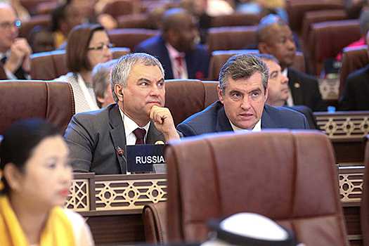 Россия играет в Катаре на новой шахматной доске