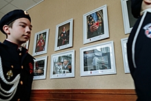 В заксобрании Челябинской области открылась выставка фотографий «Огни Победы»