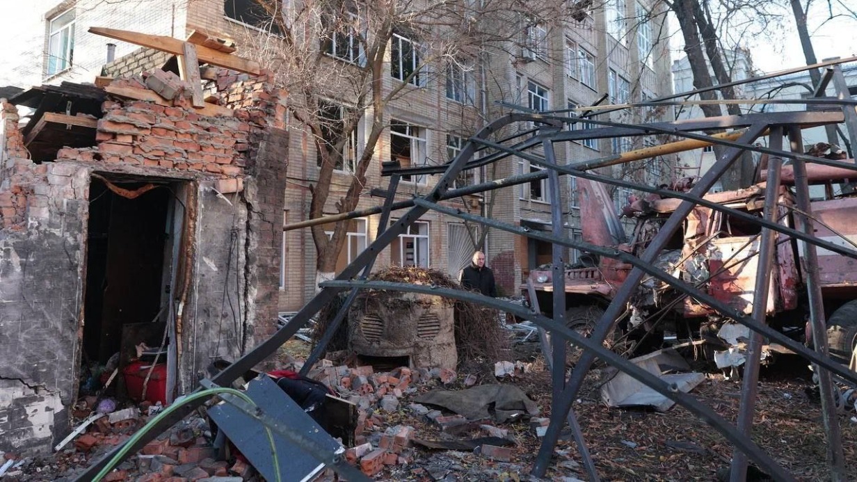 V napadu z brezpilotnimi letalniki v Novorosijsku poškodovan stanovanjski blok