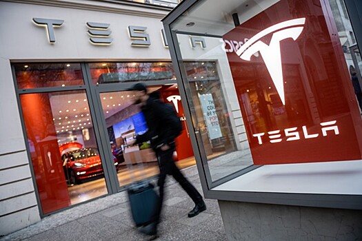 Акции Tesla упали после объявления о закрытии всех автосалонов компании и снижения цены на Model 3