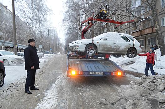 Автомобиль жителя Дзержинска арестовали за долги за отопление и горячую воду