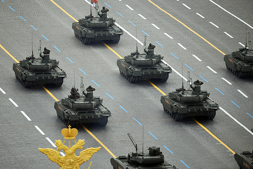 Танки Т-90М "Прорыв" на военном параде, посвящённом 77-й годовщине Победы в Великой Отечественной войне на Красной площади в Москве