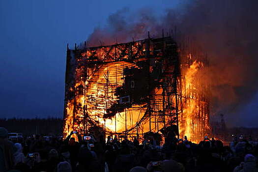В Никола-Ленивце сожгли арт-объект "Четвертая стена"