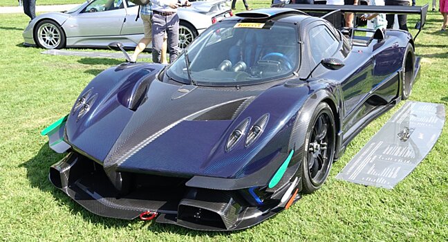 Интересная версия Pagani Zonda с огромным количеством опций