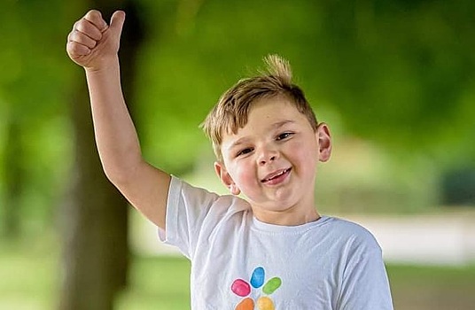 Мальчик без ног прошел 10 км и собрал 149 млн рублей на благотворительность