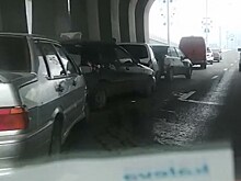 В тоннеле на Московском шоссе машины столкнулись «паровозиком»