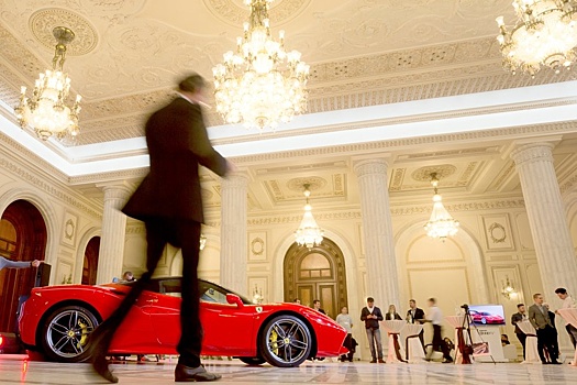 Жителю Вены запретили хранить Ferrari на балконе