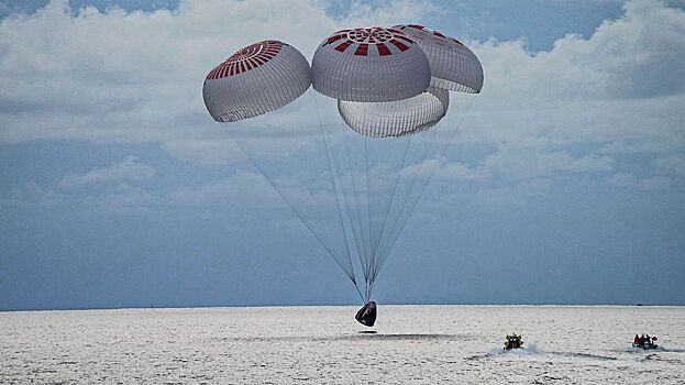 SpaceX вернуло туристов на Землю