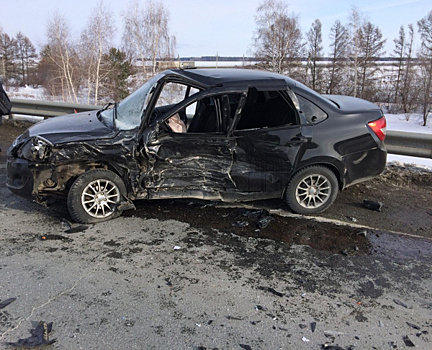 Влетел в бок: 3 человека попали в больницу из-за аварии под Самарой