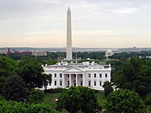 Несколько десятков человек протестуют у Белого дома