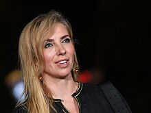 Экс-жена Бондарчука вышла в свет в платье с прозрачной юбкой