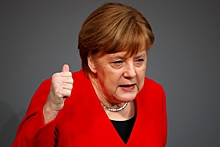 Меркель упала на сцене