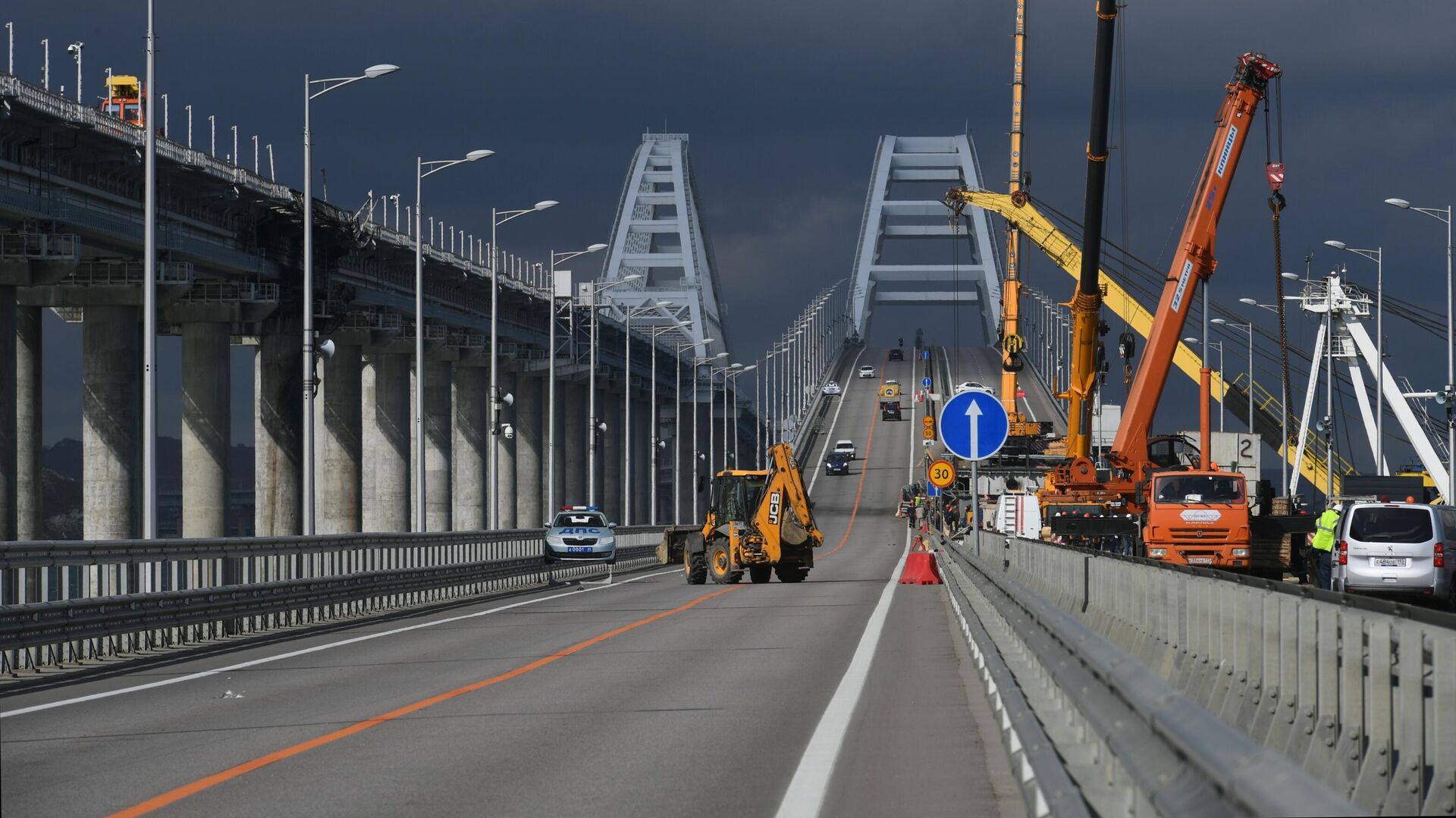 На Крымском мосту восстановили движение по первому пролету
