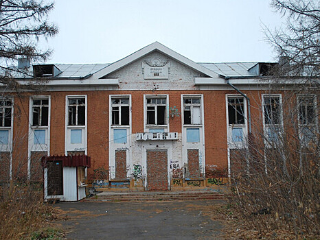 В Омске заброшенную школу на улице Свобода выставили на продажу за 12 млн рублей