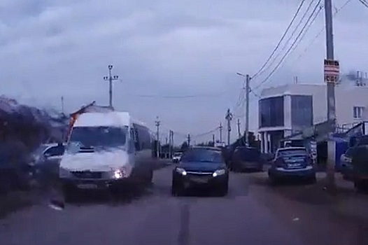 Пьяный житель Волгоградской области устроил массовое ДТП с маршруткой