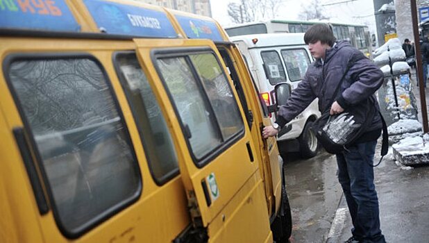 В Челябинске неизвестные обстреляли маршрутки