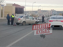 Легковушка столкнулась с такси в центре Кемерова