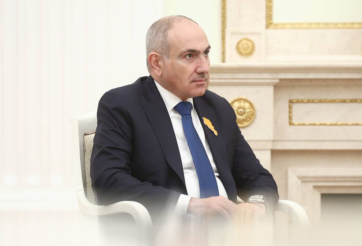 В России высказались о «плюшках и печенюшках» Европы для Армении