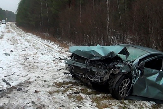 В Свердловской области при столкновении машин пострадали пять человек