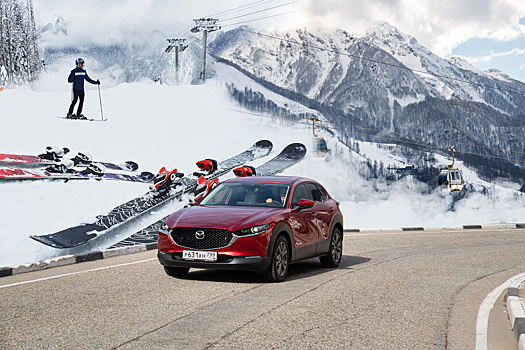 Горные лыжи в компании автогонщика и Mazda CX-30