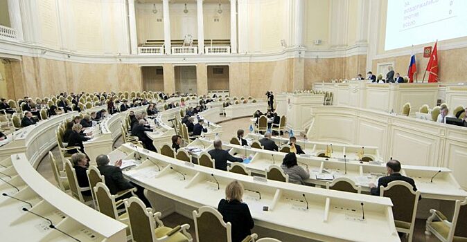 В Петербурге депутаты Законодательного собрания ушли на выходной